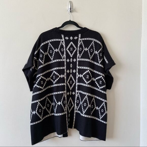 RACHEL B.-Aztec Double Pocket Lightweight Open Short Sleeve Cardigan - Picture 2 of 8